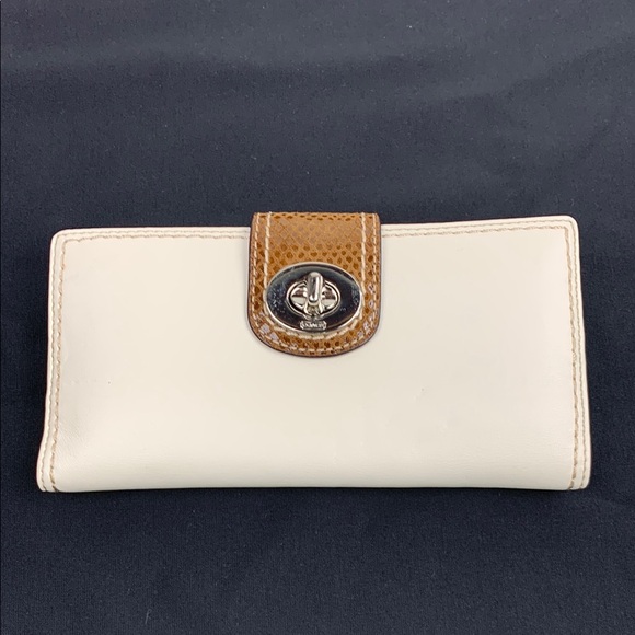 Vintage Coach Leather Cream & Tan & silver turn key Wallet ID pocket Checkbook - Picture 1 of 16
